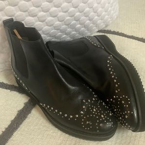 Michael Kors Leather Studded ankle boots 8.5M.